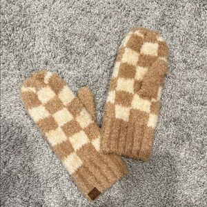 Checkerboard Fuzzy Knit Mittens in Camel & Cream